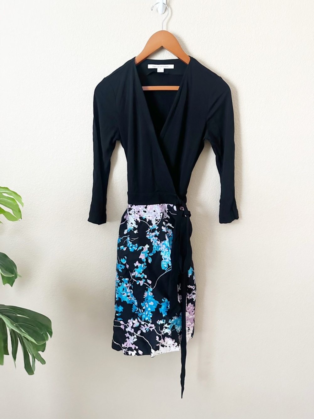 Diane von Furstenberg Valerie Floral Wrap Dress – Size 6